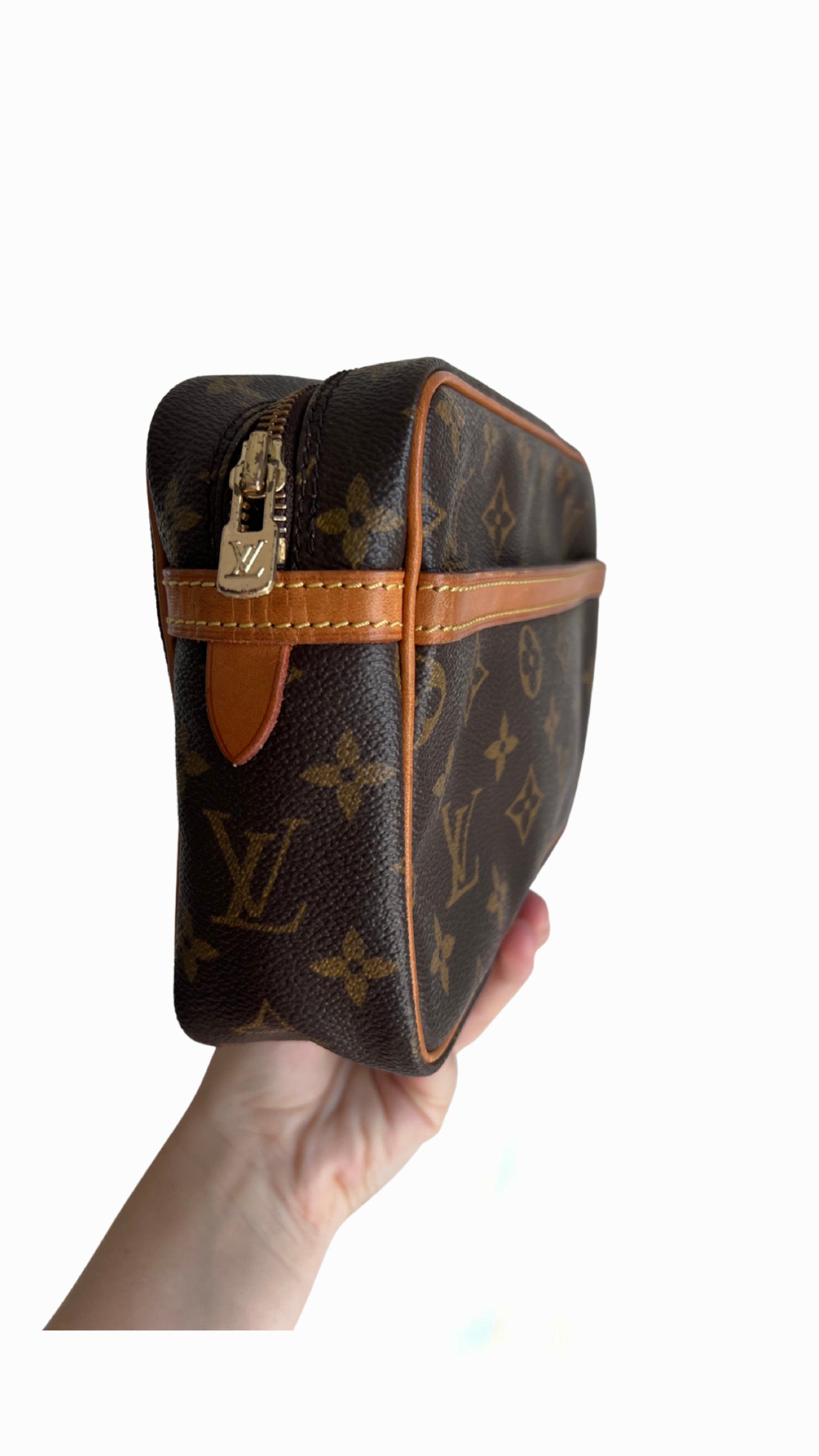 Louis Vuitton Compeigne 23 Toiletry Clutch