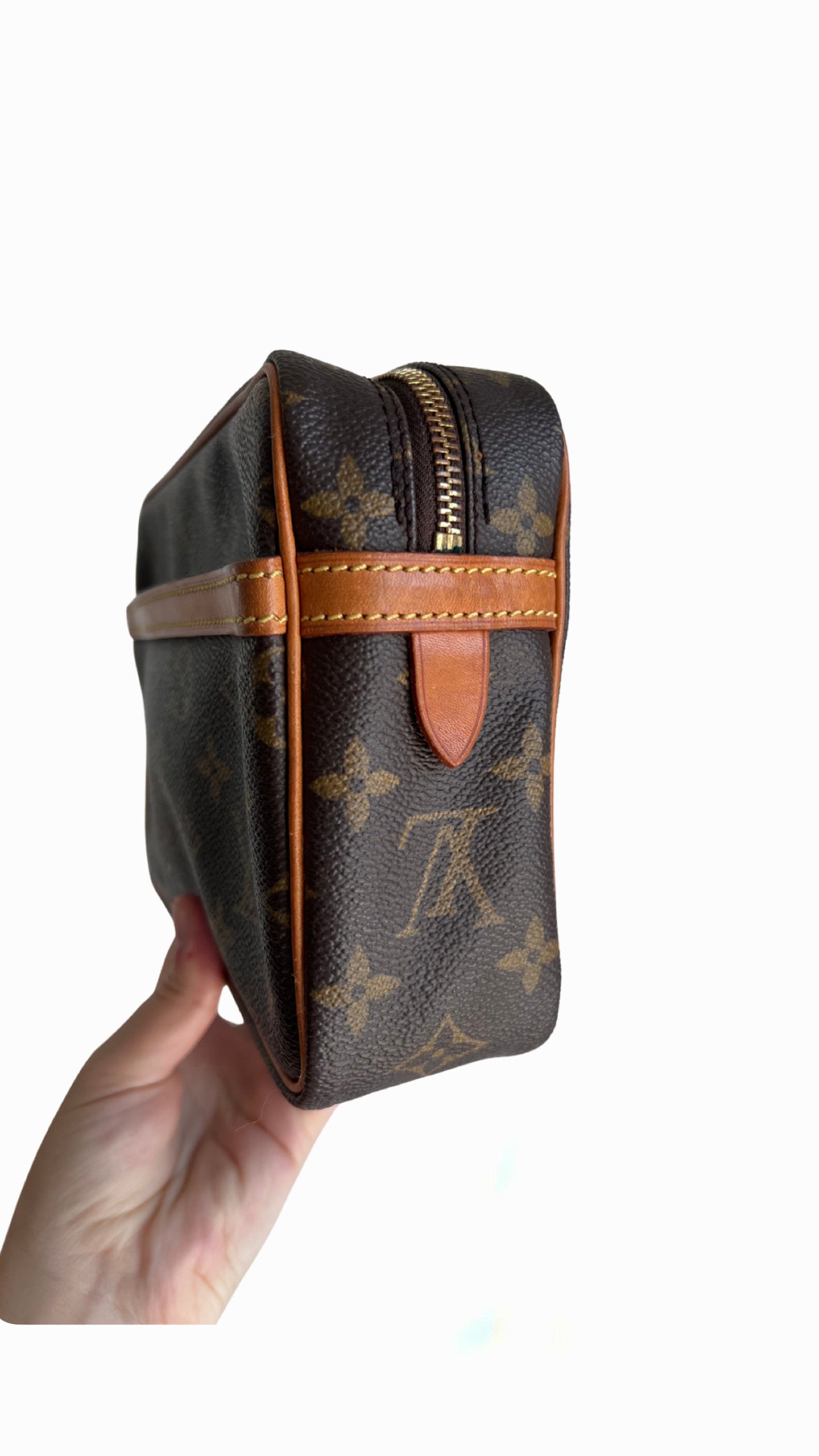 Louis Vuitton Compeigne 23 Toiletry Clutch