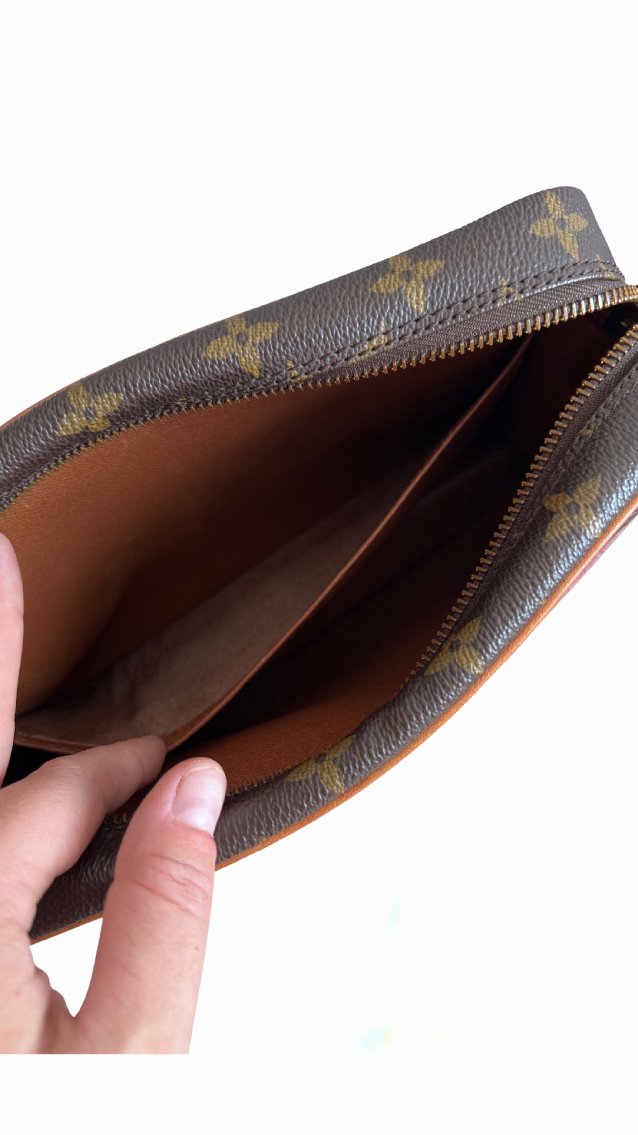 Louis Vuitton Compeigne 23 Toiletry Clutch