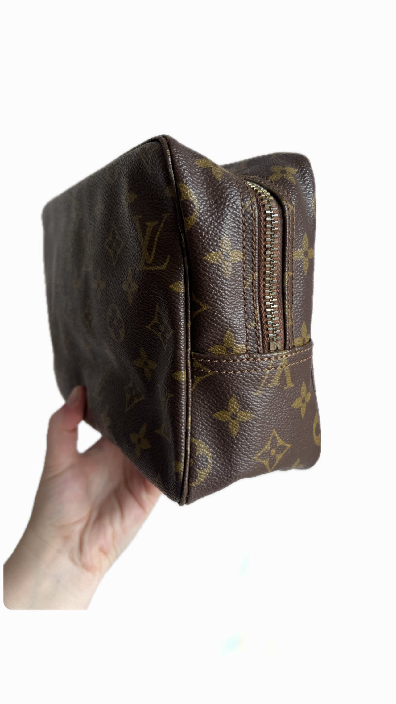 Louis Vuitton Trousse Toilette 28