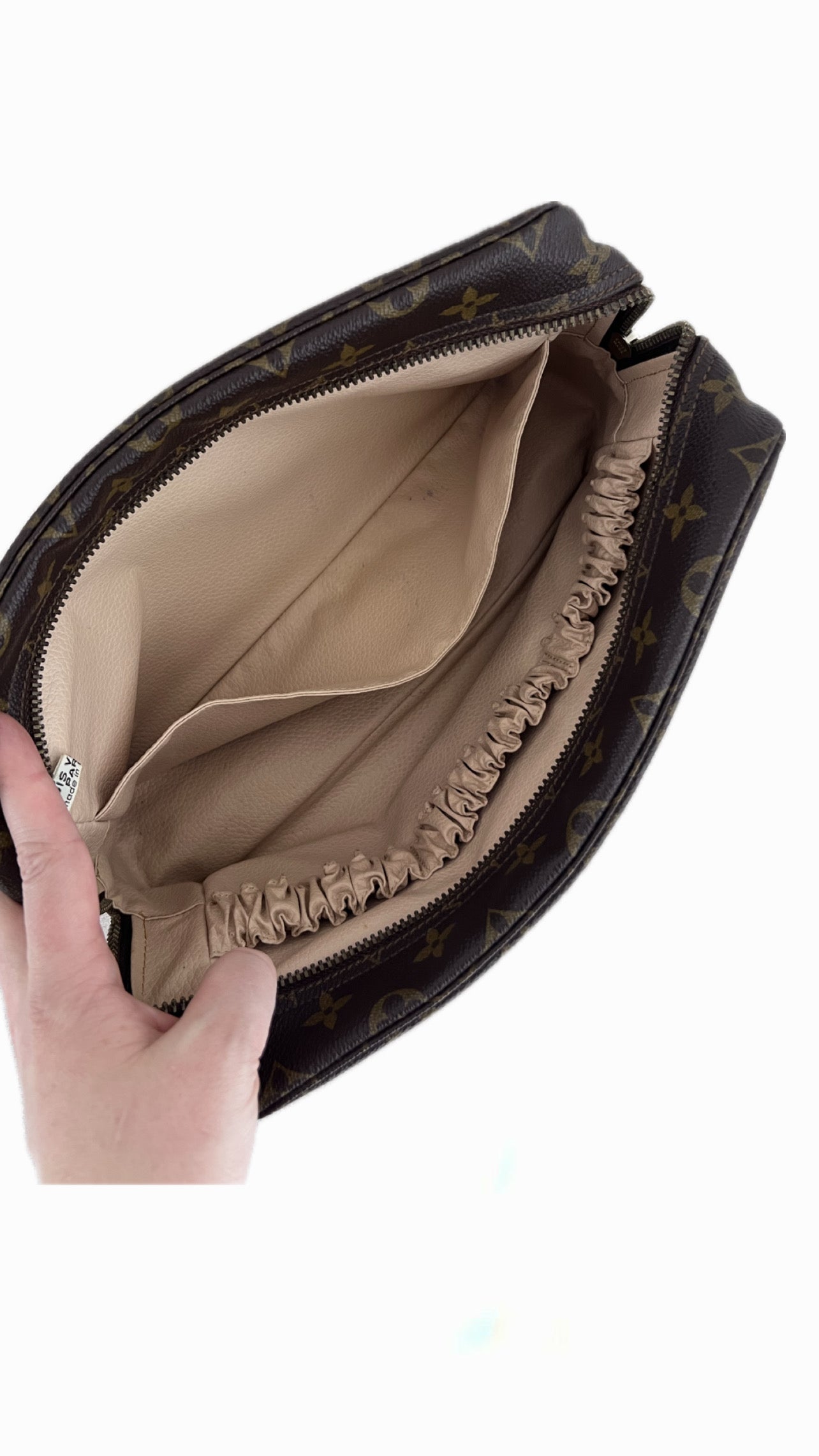 Louis Vuitton Trousse Toilette 28