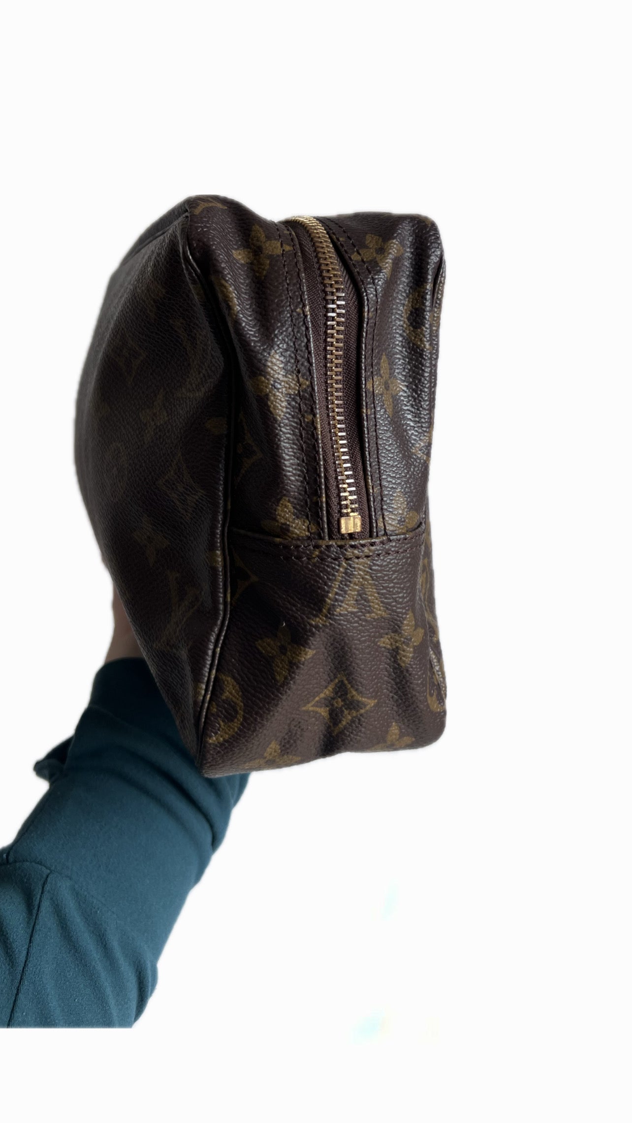 Louis Vuitton Trousse Toilette 28