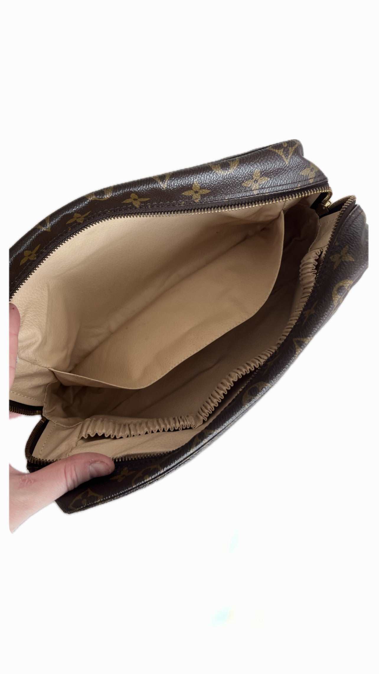 Louis Vuitton Trousse Toilette 28