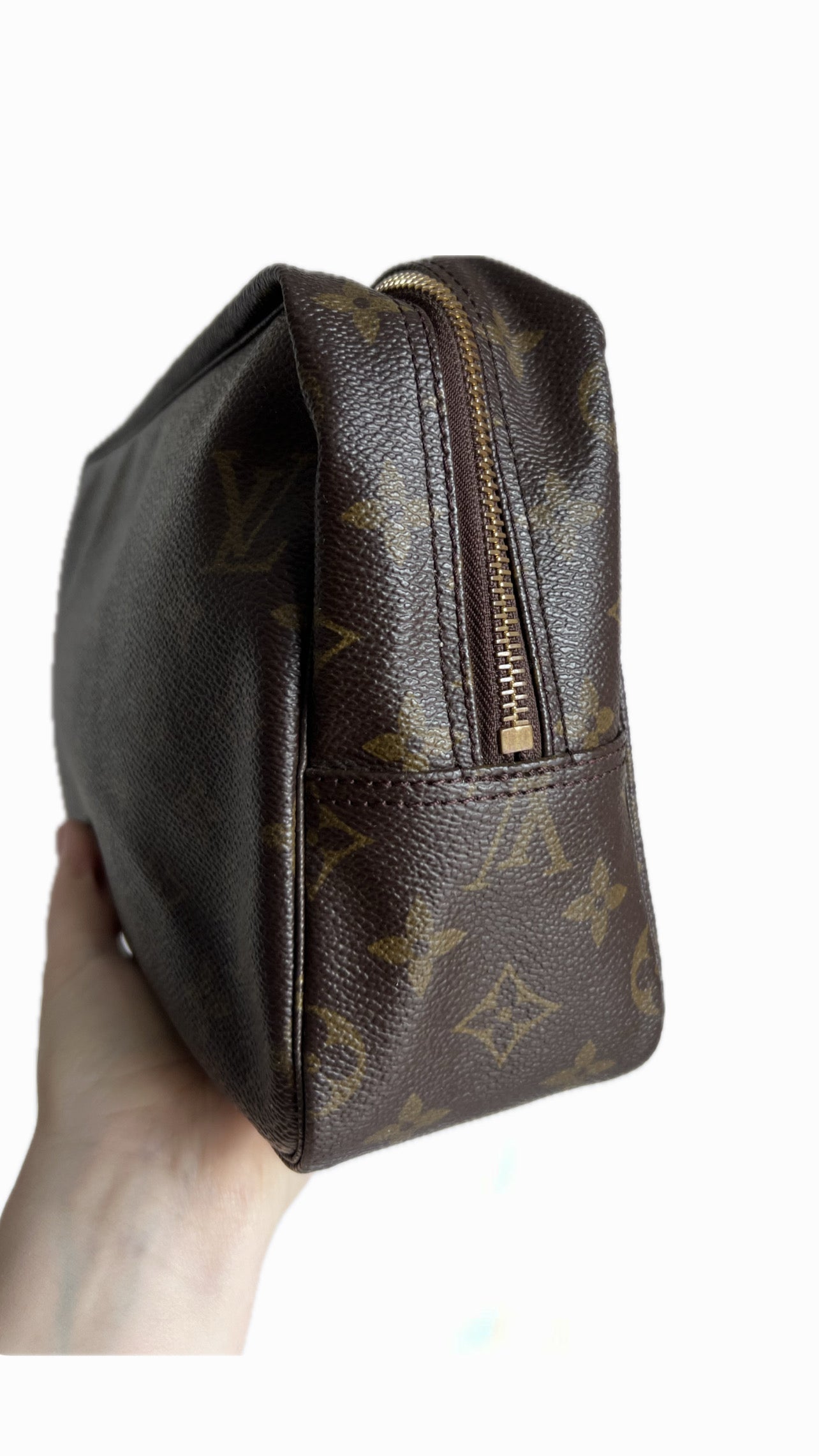 Louis Vuitton Trousse Toilette 28