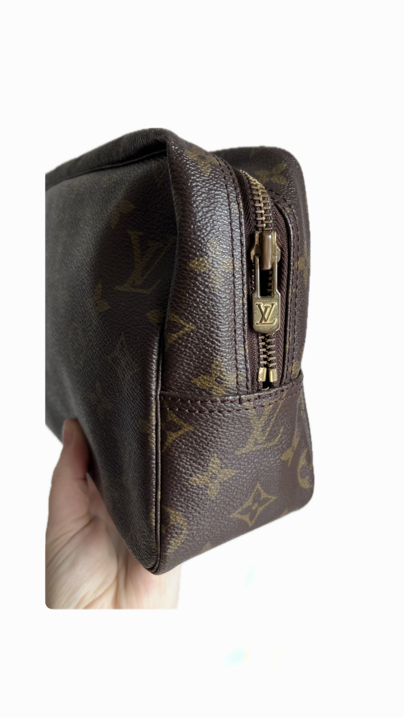 Louis Vuitton Trousse Toilette 28