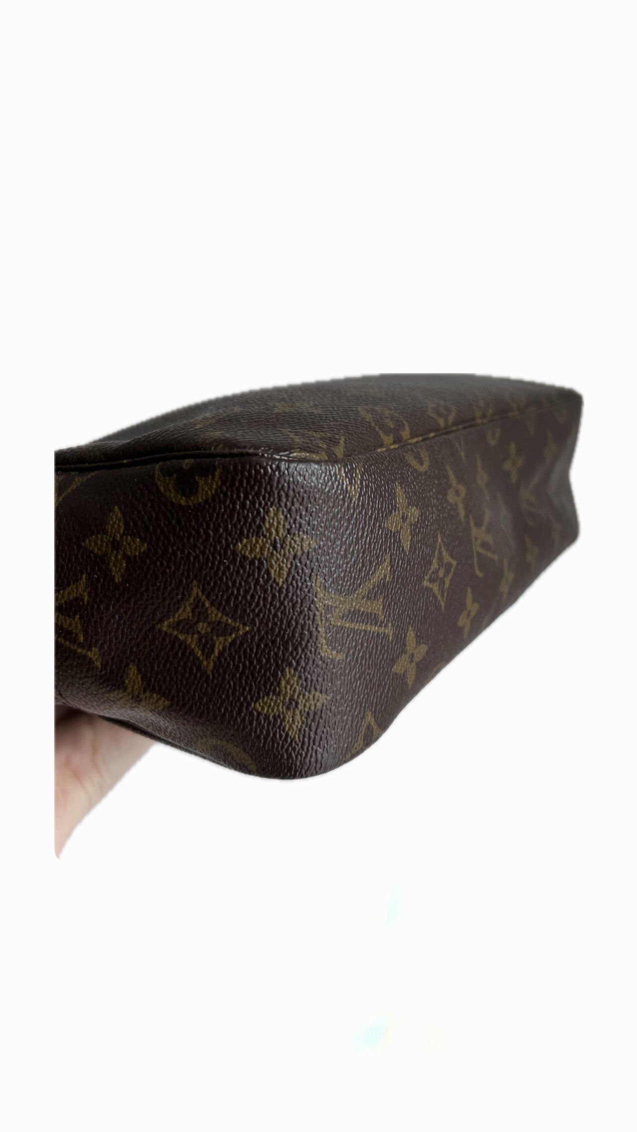 Louis Vuitton Trousse Toilette 28