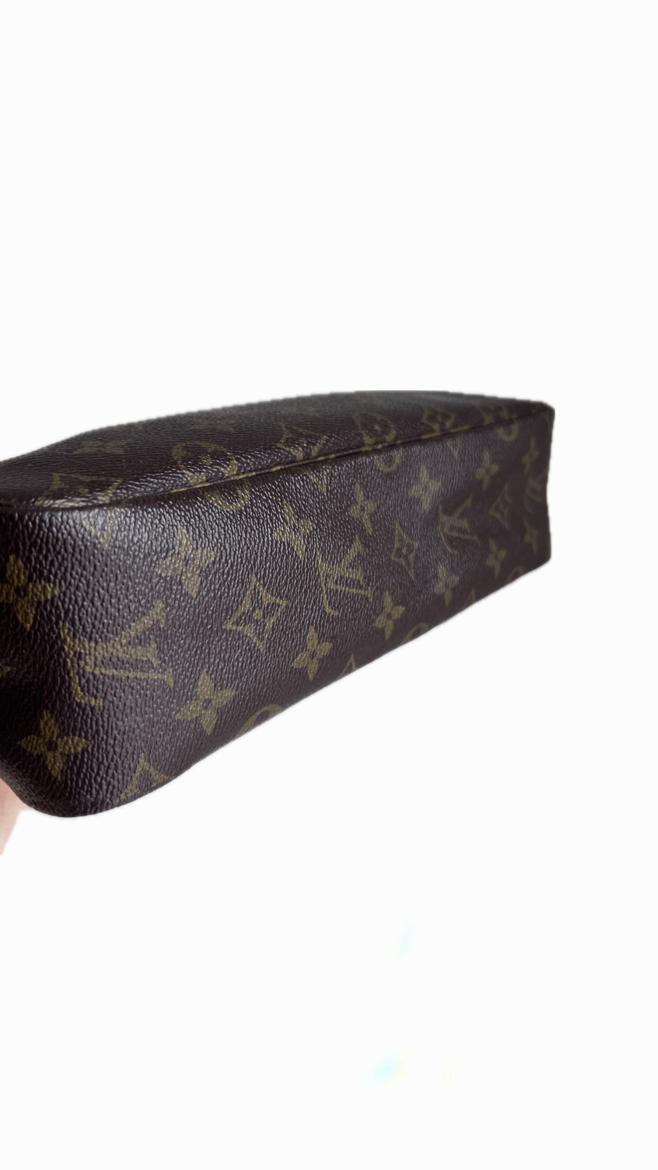 Louis Vuitton Trousse Toilette 28