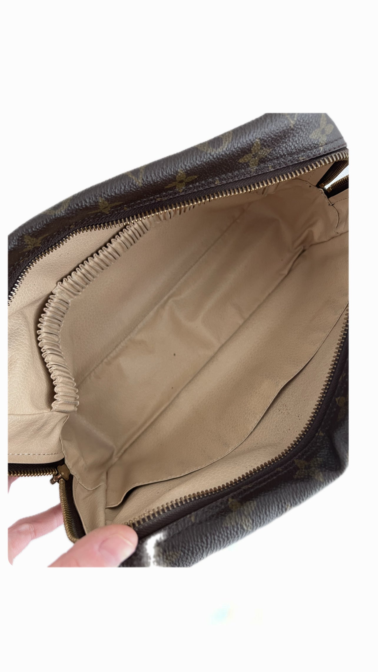Louis Vuitton Trousse Toilette 28