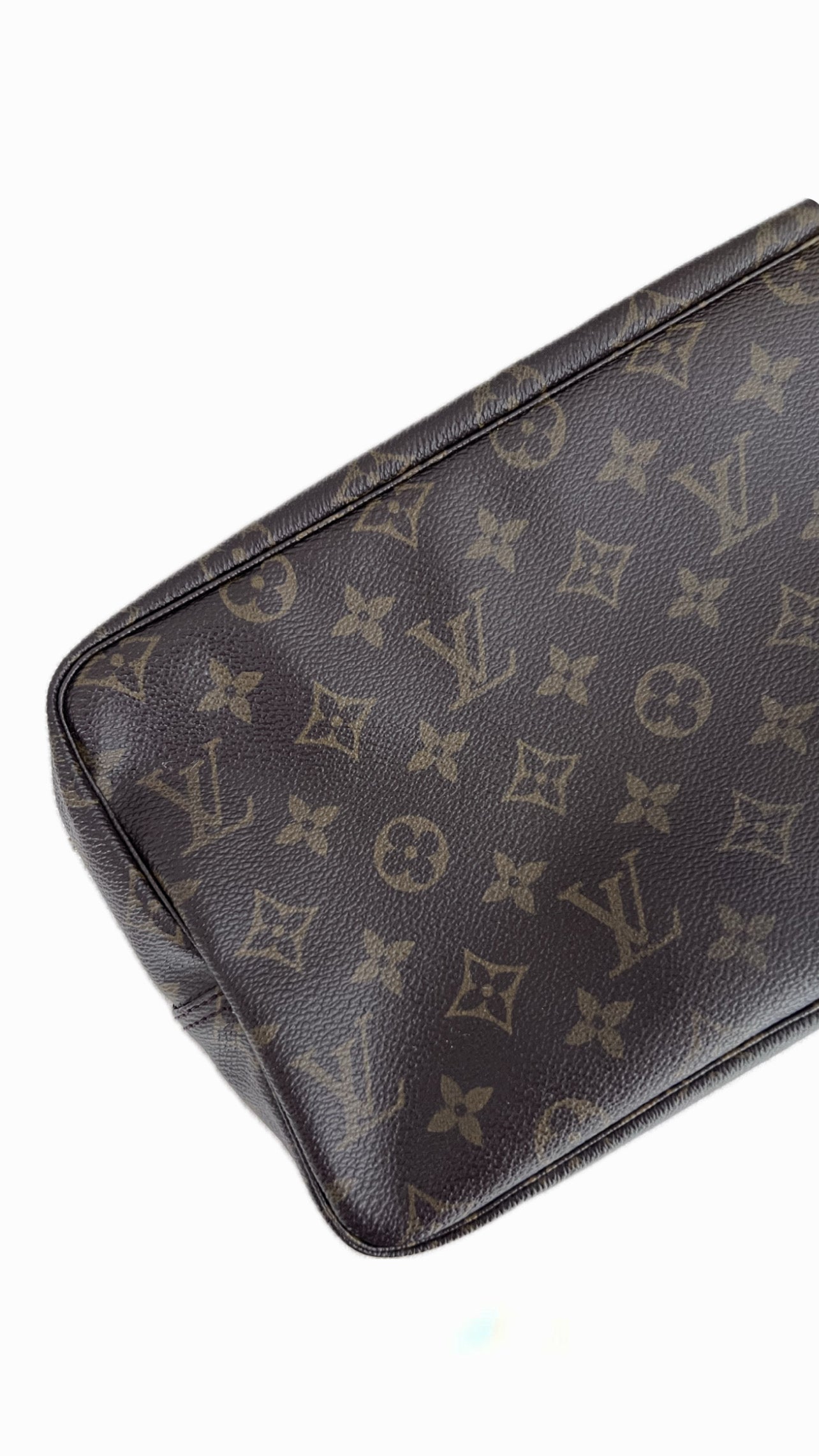 Louis Vuitton Trousse Toilette 28