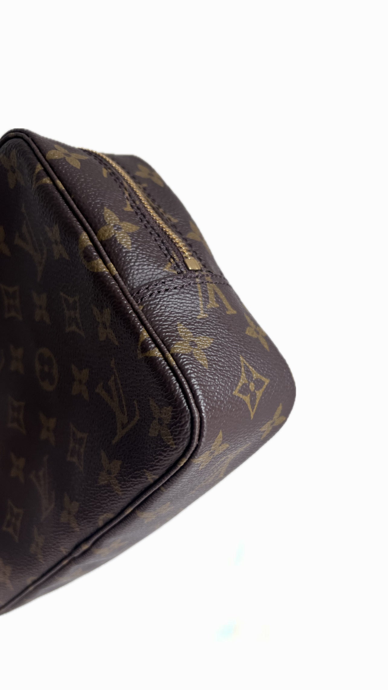 Louis Vuitton Trousse De Toilette 23