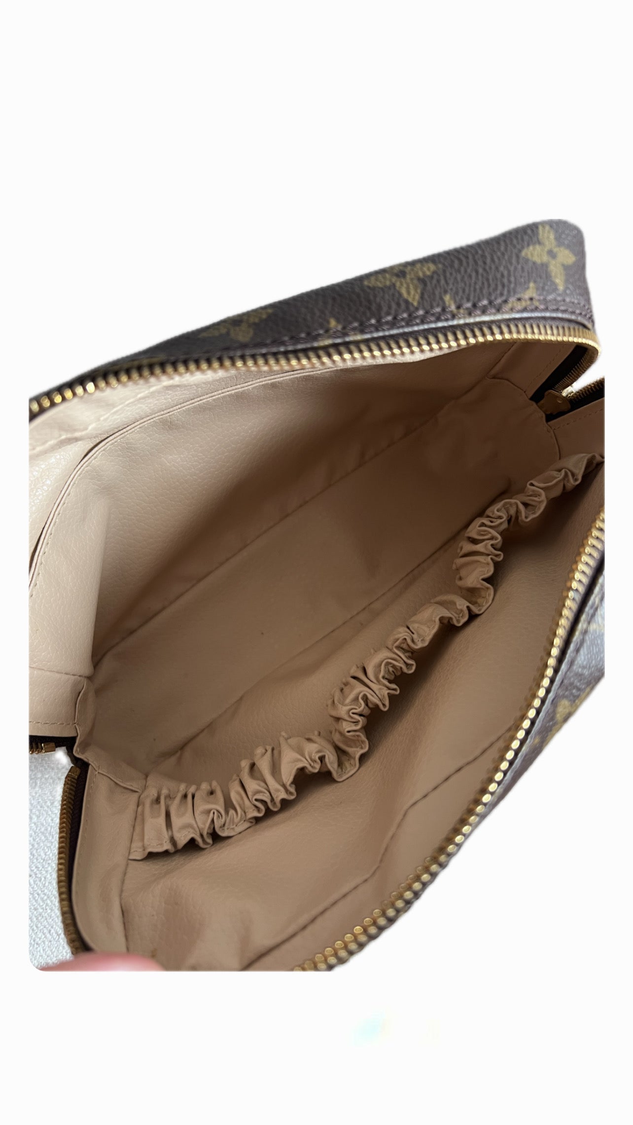 Louis Vuitton Trousse De Toilette 23