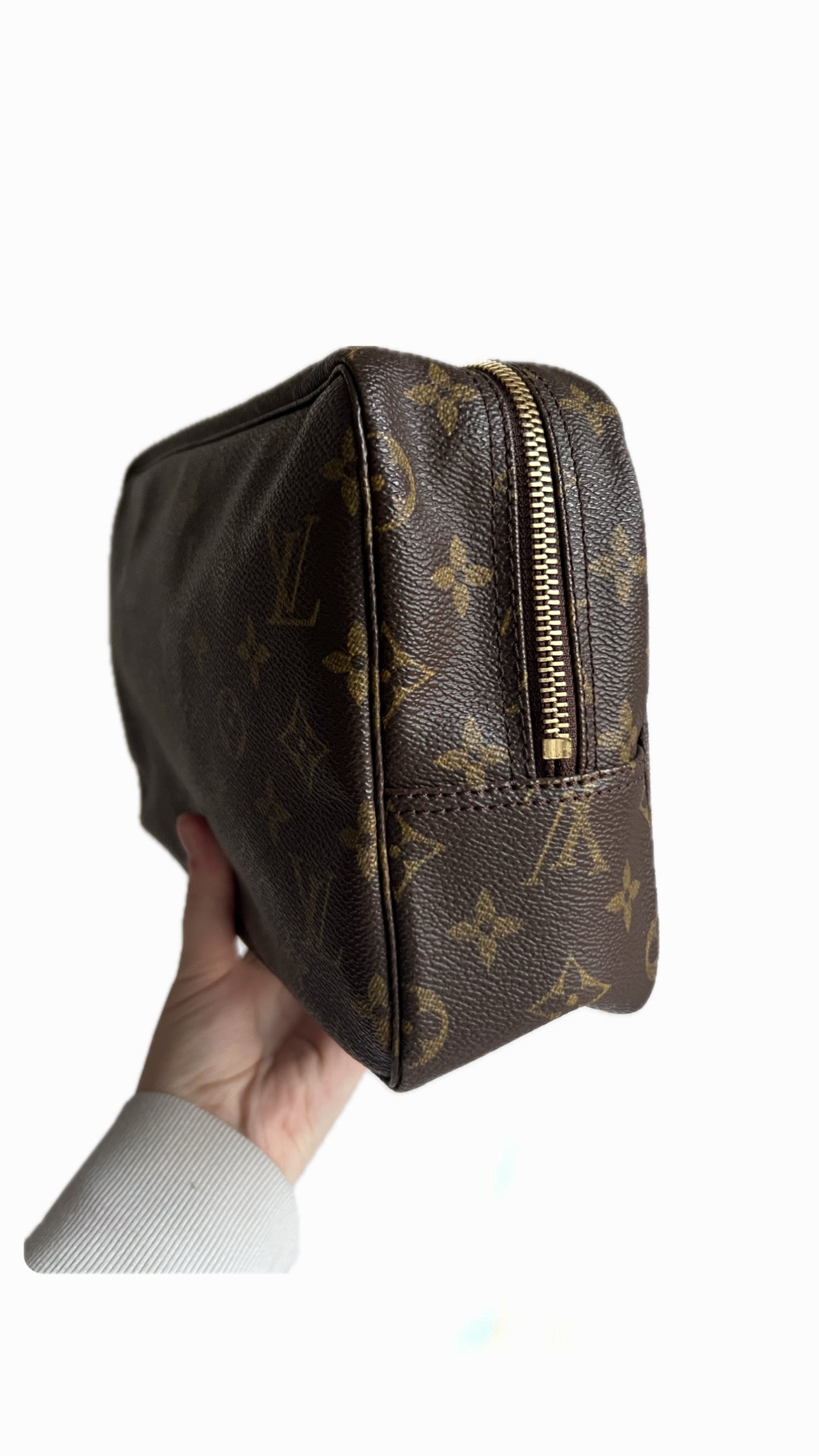 Louis Vuitton Trousse Toilette 28