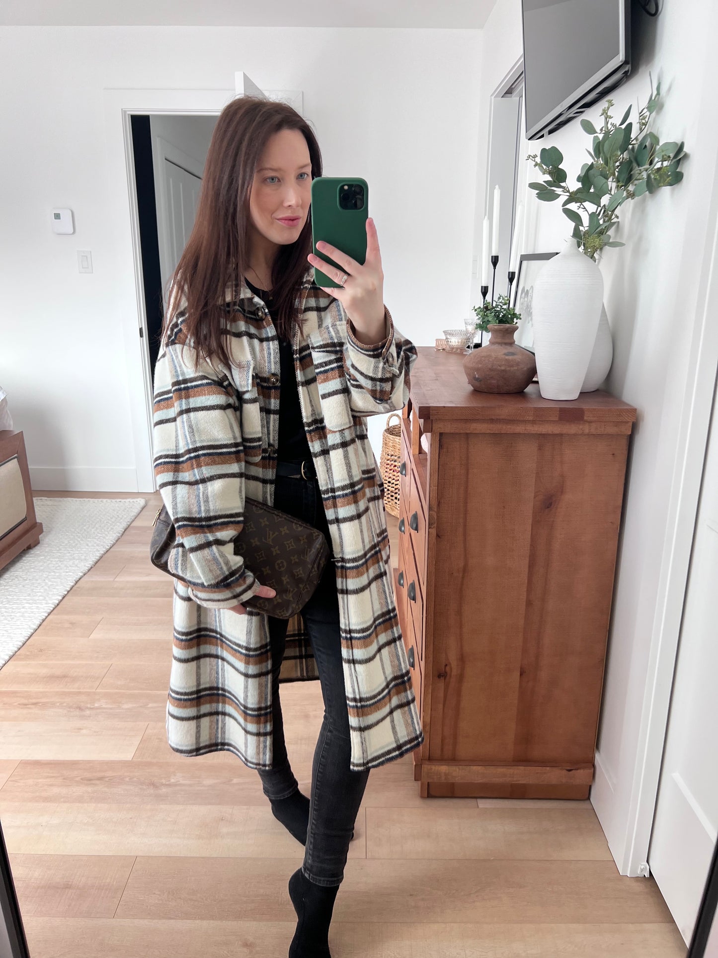 Louis Vuitton Trousse Toilette 28