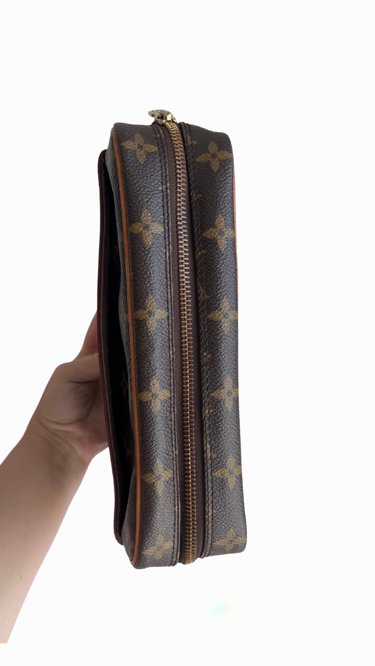 Louis Vuitton Compeigne 23 Toiletry Clutch