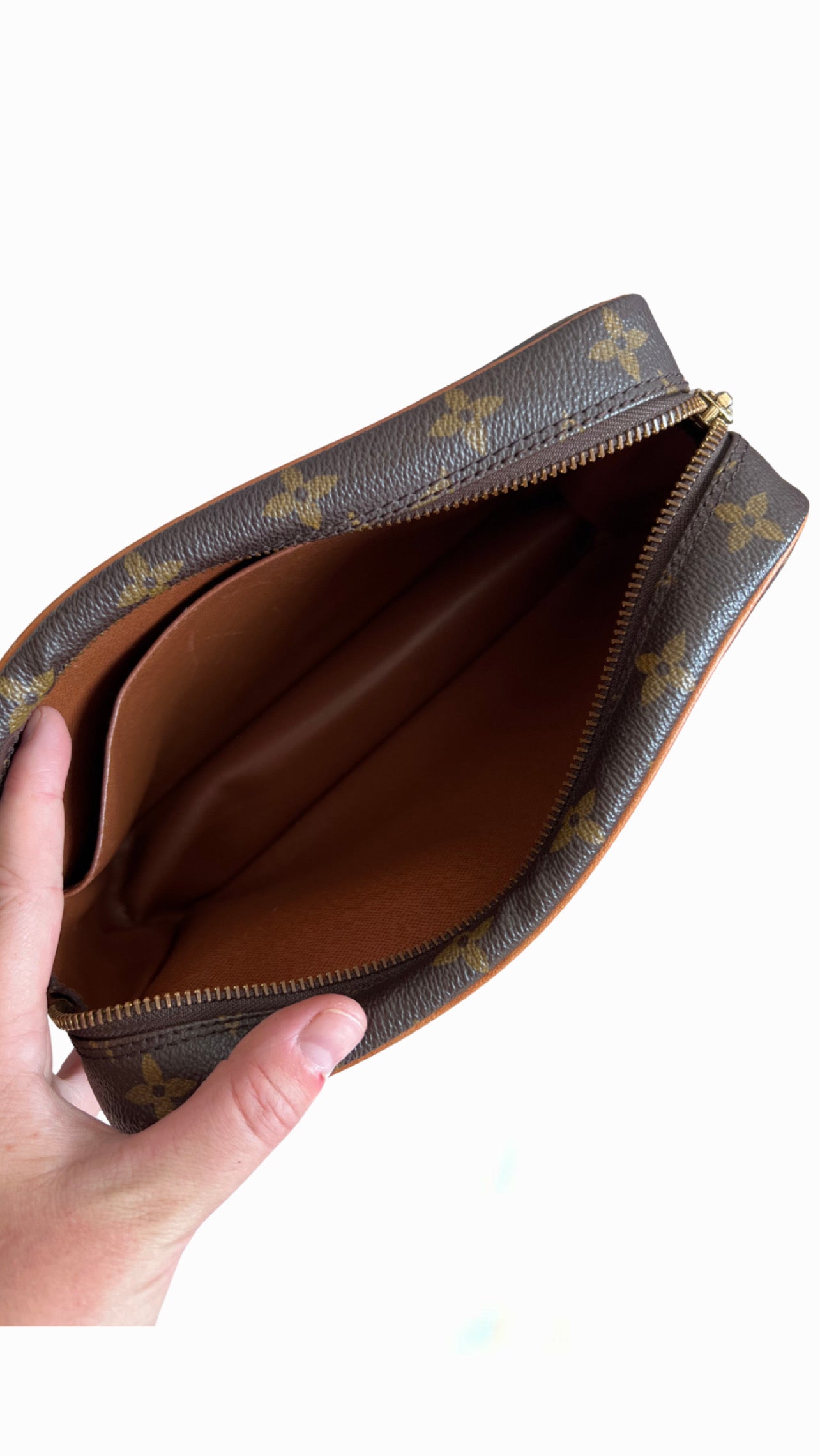 Louis Vuitton Compeigne 23 Toiletry Clutch