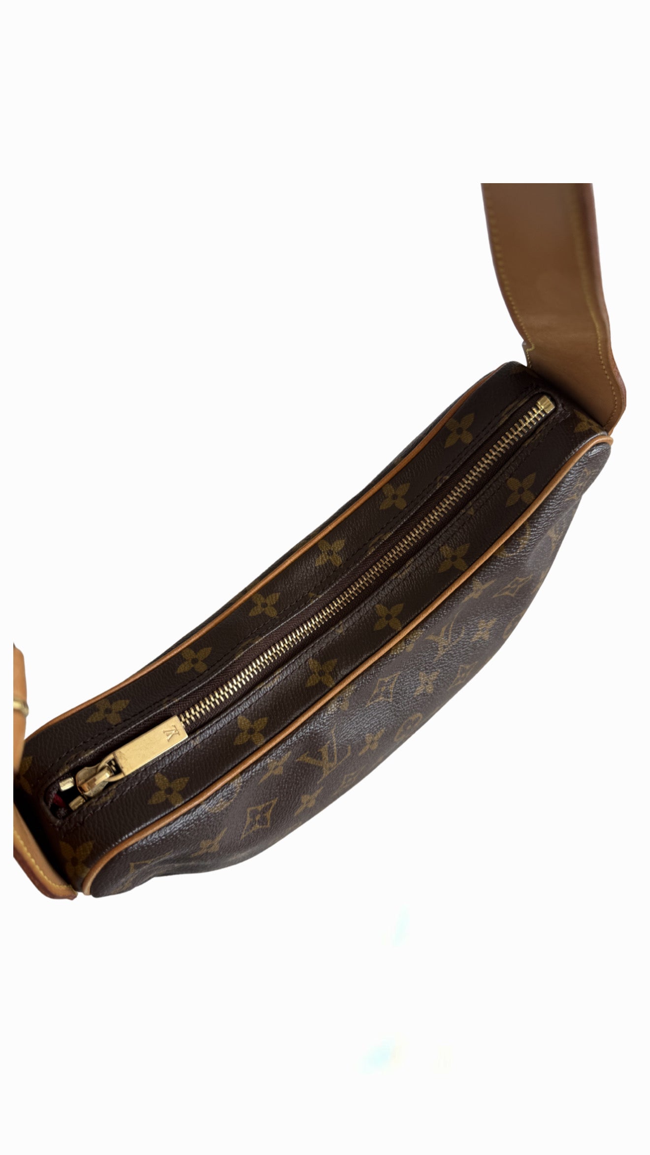 Louis Vuitton Croissant MM