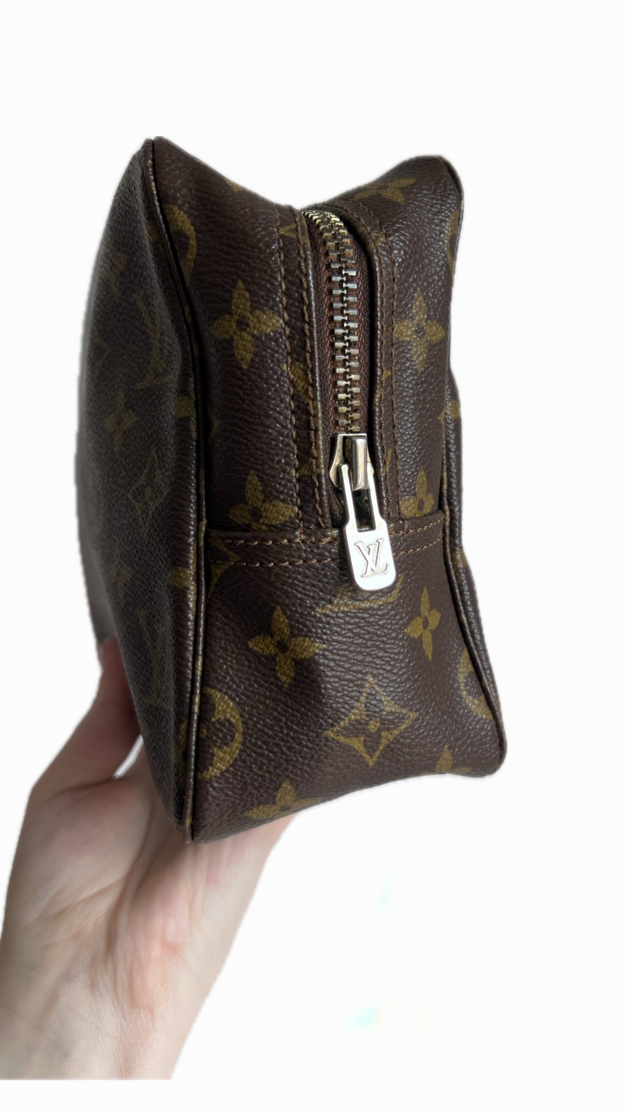 Louis Vuitton Trousse Toilette 28