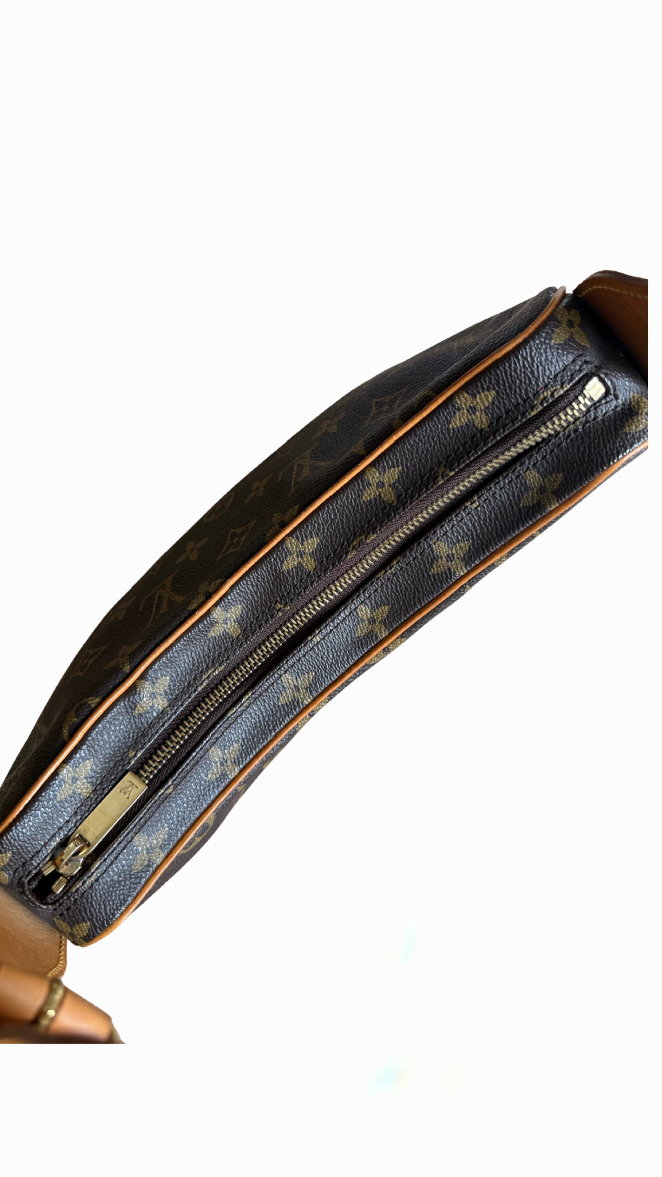 Louis Vuitton Croissant MM