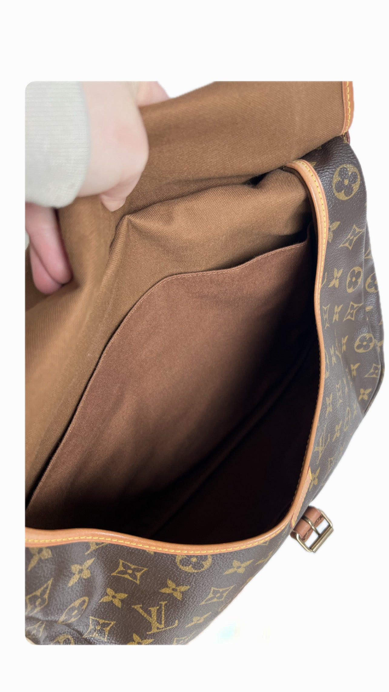 Louis Vuitton Saumur 35