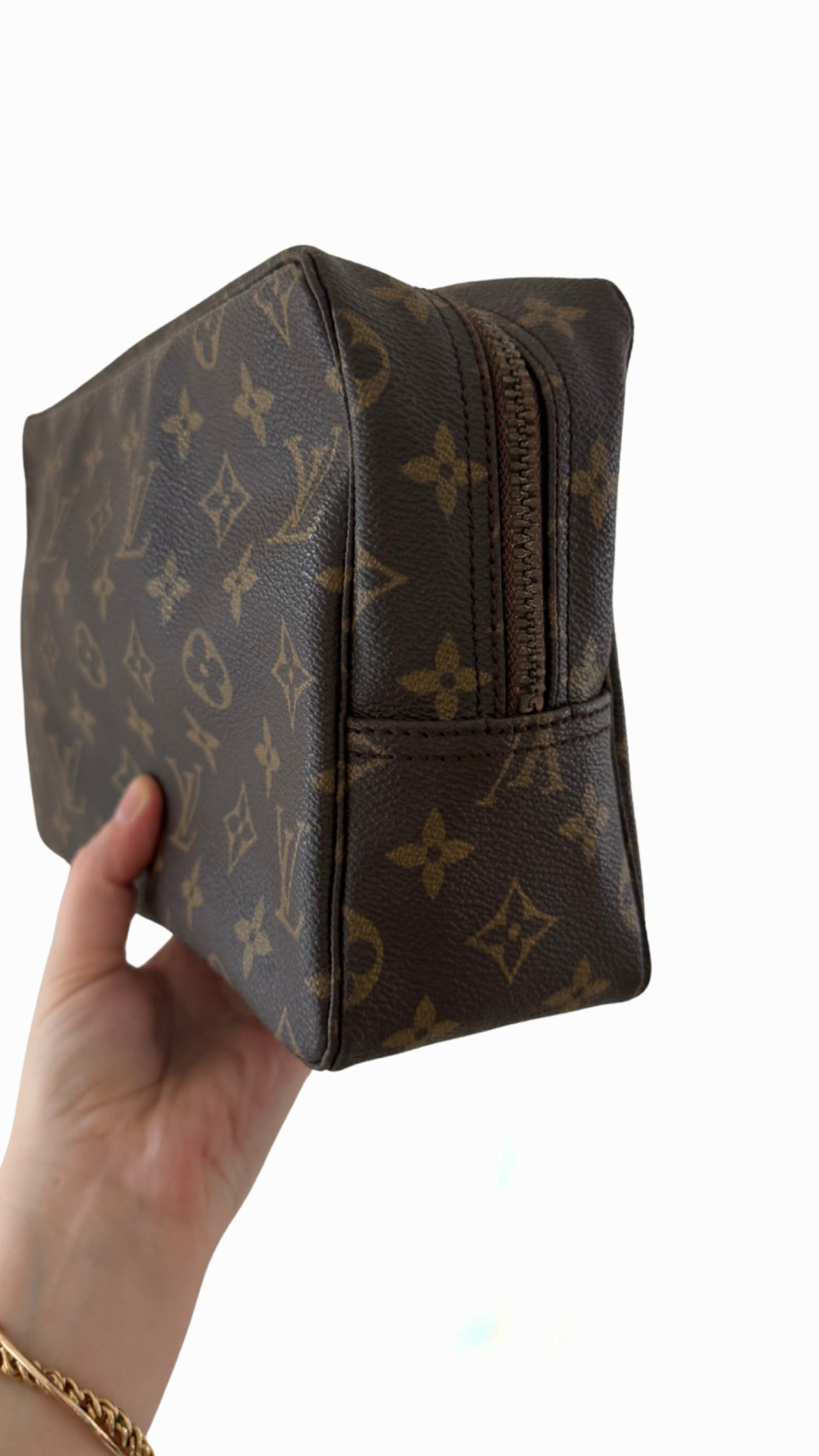 Louis Vuitton Trousse Toilette 28