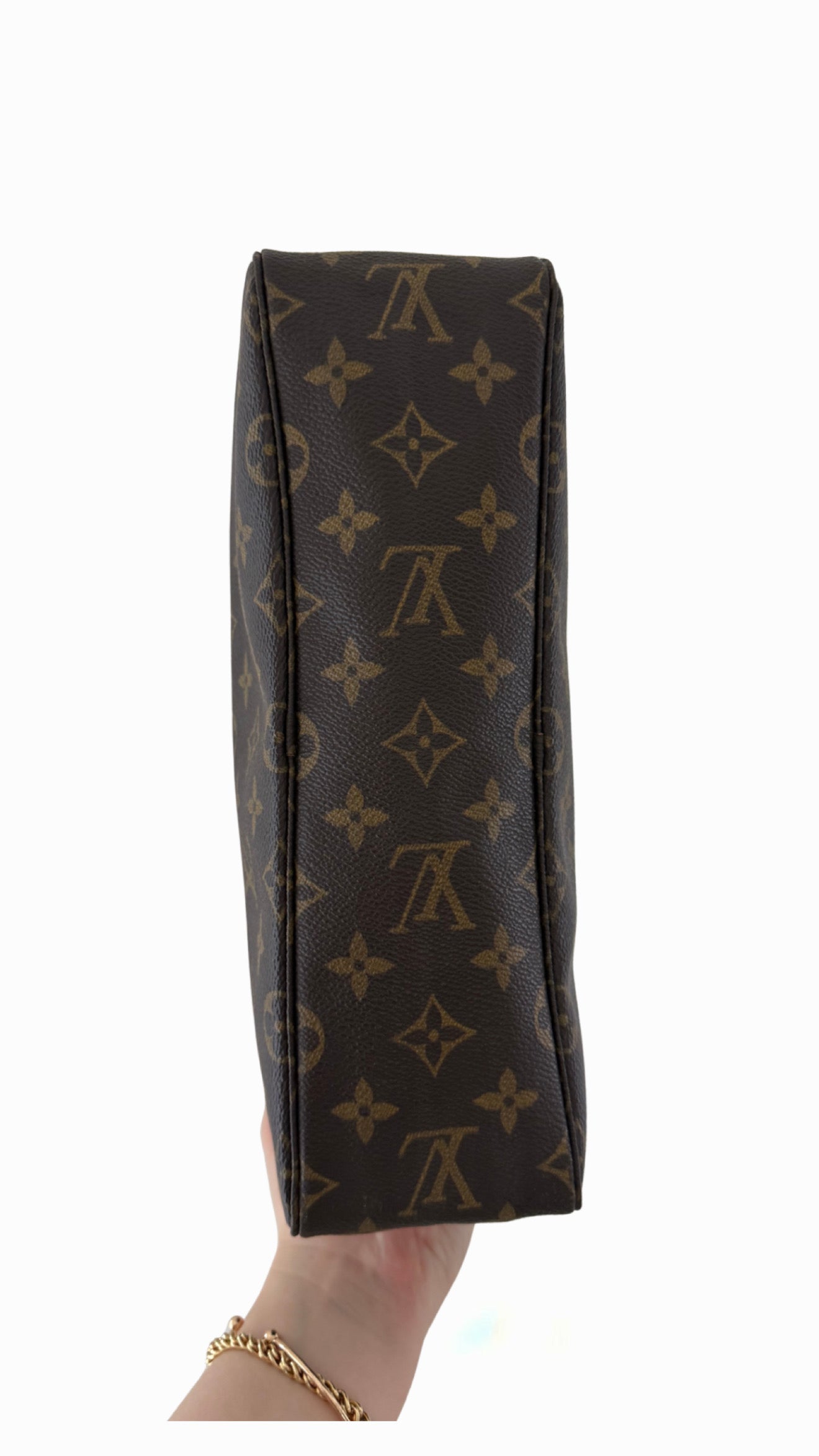 Louis Vuitton Trousse Toilette 28