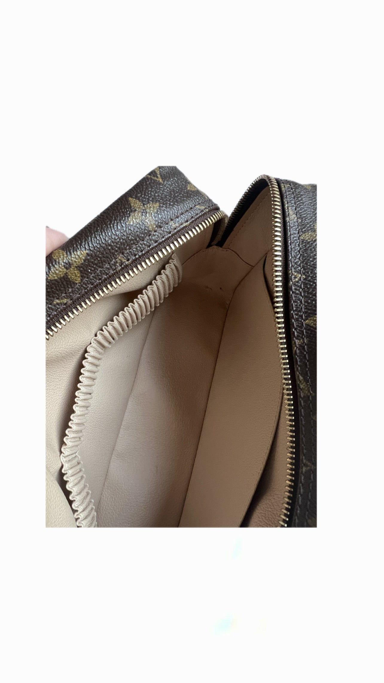 Louis Vuitton Trousse Toilette 28